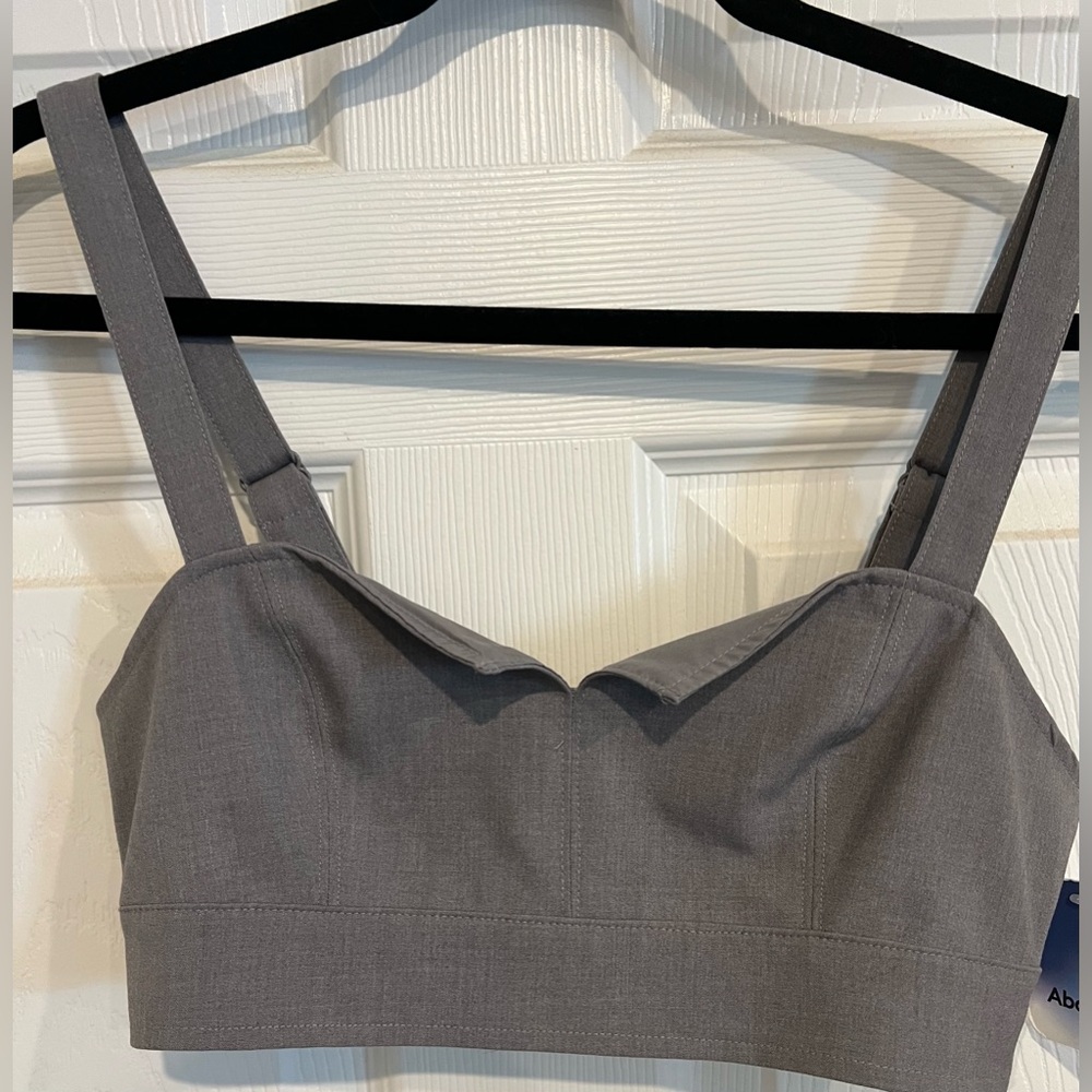 Abound Gray Strappy Crop Top.NWT.